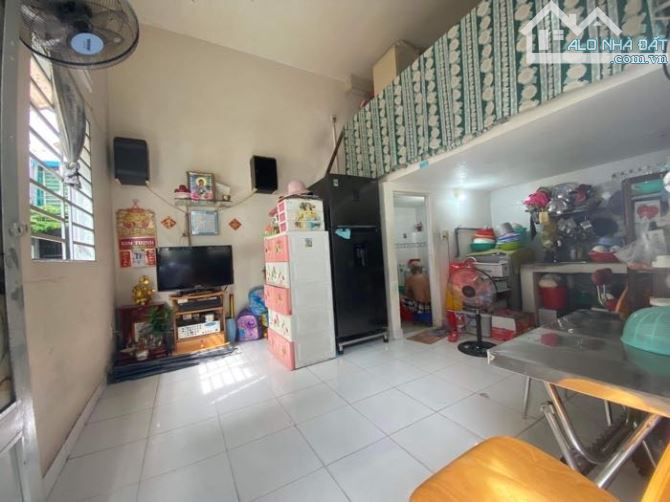 BÁN NHÀ C4 NGANG 12M- 240M2- 15 PHÒNG THU NHẬP 40tr- Ô TÔ ĐỖ CỬA - 2