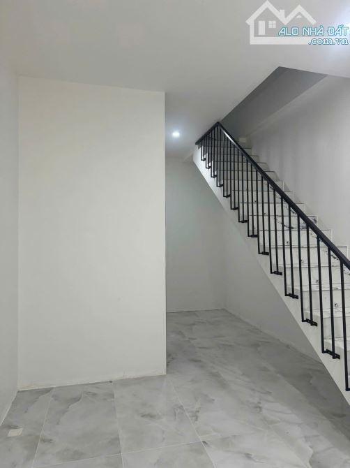 Cho thuê nhà 985 Tam Trinh, 38m2 x 5 tầng, 3 ngủ. Giá 13tr - 2