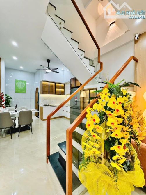 NHÀ XÂY MỚI - VỊ TRÍ ĐẸP TẠI HUỲNH MẪN ĐẠT, QUẬN 5 - GIẢM SÂU CÒN 6,52 TỶ, SỔ HOÀN CÔNG ĐỦ - 2