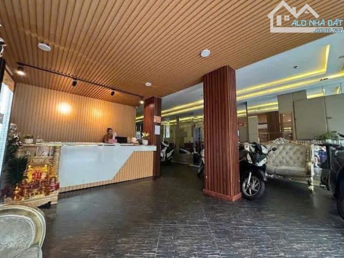 Toà Khách sạn 5 tầng Trần Thiện Chánh -3/2 .P12  Q10. DT: 7 X 18m - 2