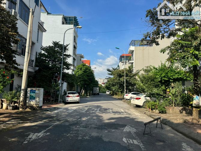 Chính chủ cần tiền hạ giá bán nhanh lô đất đẹp nằm trên trục đường 17m trong khu TĐC - 2