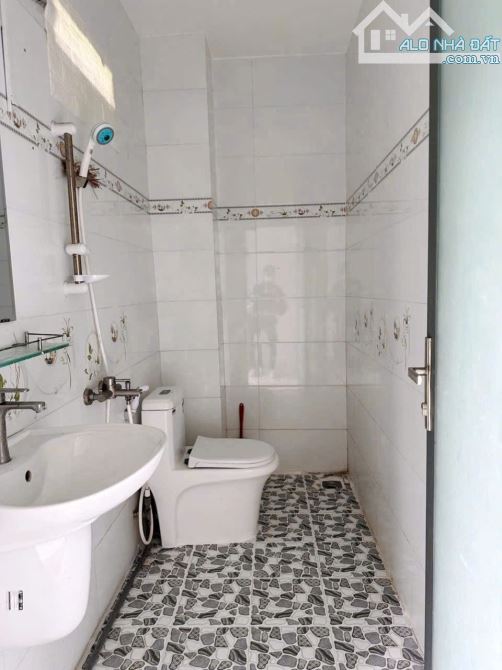 NHÀ LẦU 2 MẶT TIỀN – LỘ TRƯỚC 3.5 M VÀ SAU 2,5M – NHÀ ĐÃ HOÀN CÔNG – GẦN HOA VIÊN THÀNH ĐẠ - 2