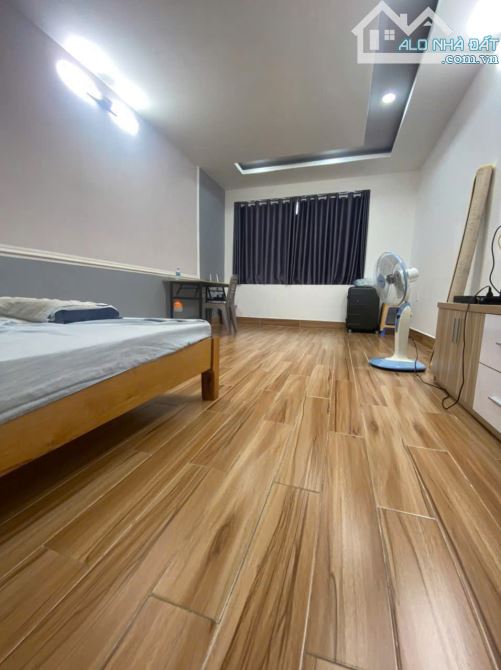 Bán gấp nhà sát Mặt Tiền Phan Đăng Lưu, 4 Lầu BTCT, 50m2, giá chỉ nhỉnh hơn 9 Tỷ - 2
