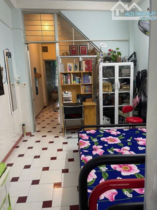 Bán nhà 3 tầng mặt tiền bàn cờ đường Trần Bình Trọng giá 8.2 tỷ - 2
