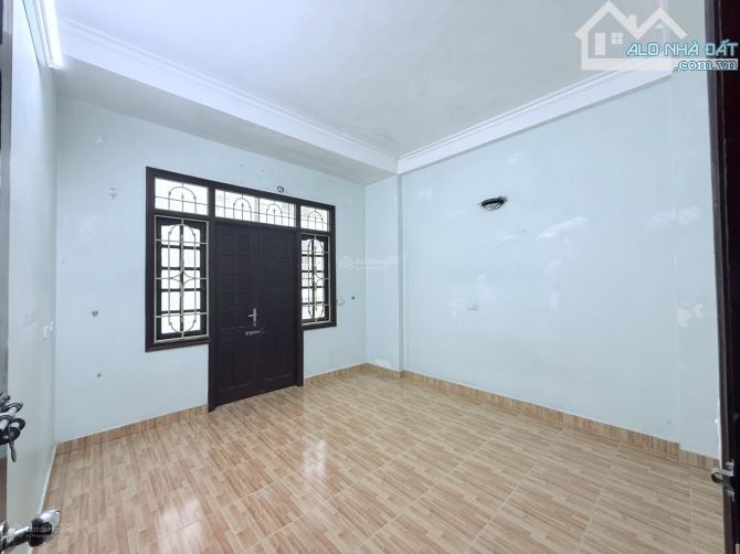 Cho thuê nhà phố Nghĩa Đô. Diện tích 40/50m2 x 5 tầng, lô góc, 20 tr/th - 2