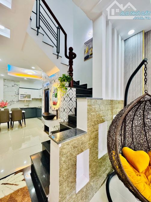 Bán nhanh căn nhà siêu vip tại Nguyên Hồng, Gò Vấp/ 50m2 Giá chỉ 5 tỷ 9/ SHR chính chủ - 2
