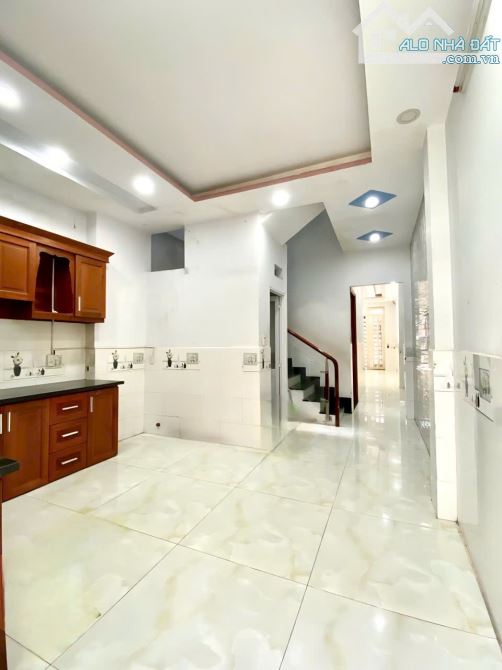 BÁN NHÀ ĐẸP LIỀN TỈN.H LỘ 10 - KH.U TÊ.N LỬ.A - 4PN - HẺM XE HƠI ( 4X18M ) - 2