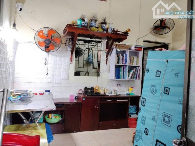 YÊN VIÊN - KHUÔN TIỀN HIẾM - C4 Ở LUÔN - SỔ VUÔNG - TƯƠI LAI RỰC SÁNG - 2