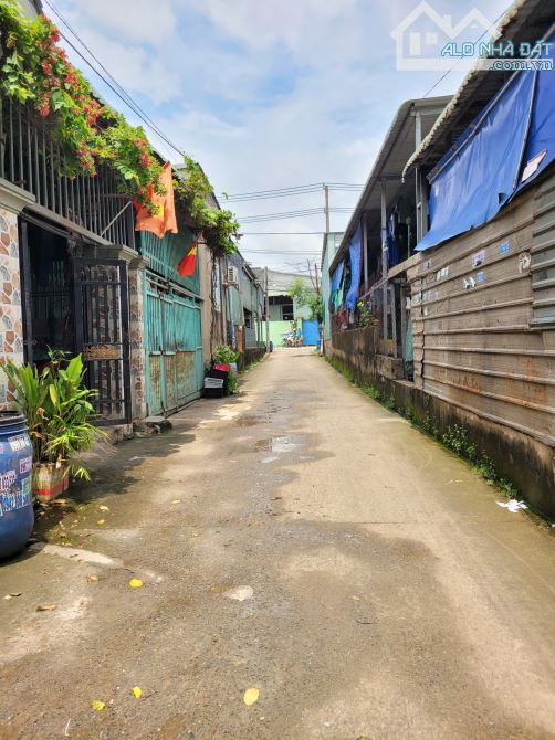 2Tỷ750__103m2 🔥👉 gần Chợ Phú An__nhà cấp 4 và 2 phòng trọ phía sau, hẻm đường Liên Huyện - 2