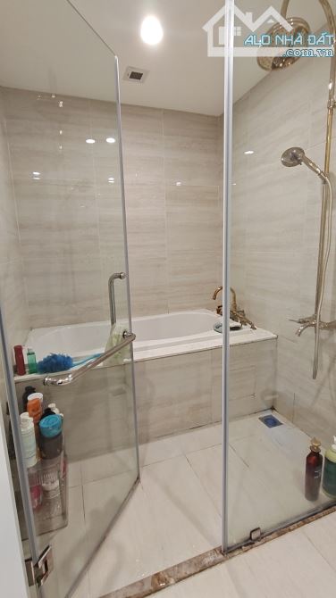 Bán căn hộ cao cấp BRG Trần Quang Khải. Diện tích 116m - 2 ngủ 2 vệ sinh - 2