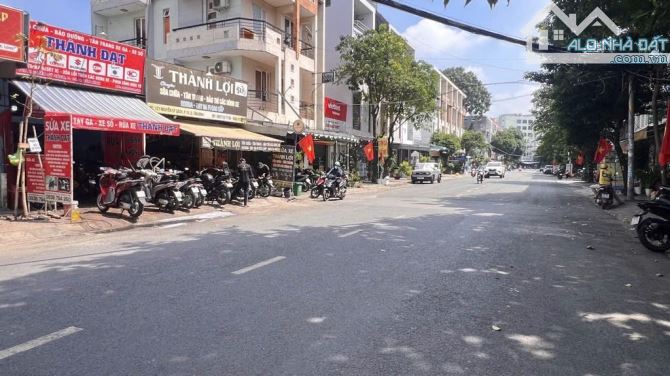 GIA ĐÌNH CẦN BÁN LÔ ĐẤT MẶT TIỀN ĐƯỜNG 20M - GẦN CHỢ TÂN TRỤ - GIÁ NHỈNH 11 TỶ - 2