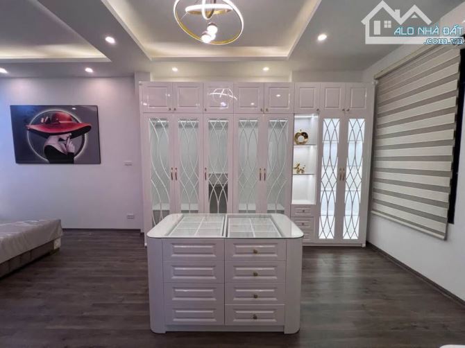 Bán nhà hiếm Cầu Giấy – 5 tầng hiện đại, sổ đỏ chính chủ, giá chỉ hơn 10 tỷ! - 2