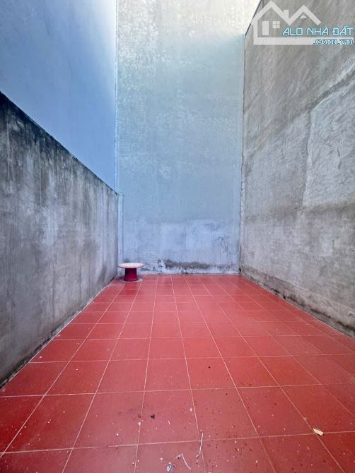 Bán đất tặng nhà cấp 4 ngõ thông kiều sơn - 2