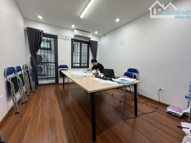 CẦU GIẤY - TRUNG TÂM - CÁCH 1 NHÀ RA Ô TÔ - 2 THOÁNG - NGÕ THÔNG - NHÀ ĐẸP 5 TẦNG- 13 TỶ - 2