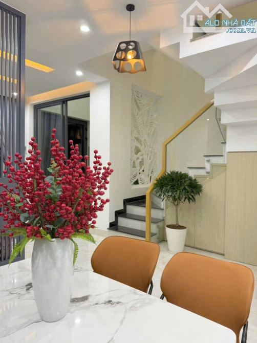 NHÀ ĐẸP 4 TẦNG - ngang 8m sau lưng MT Dũng Sĩ Thanh Khê chỉ 3.x - 2