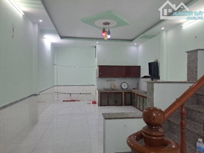 Nhà giá tốt 5x17m, 2 tầng, hẻm xe hơi. Ngay chợ Thới Tứ - 2