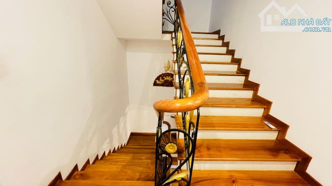 Tổ Ấm Lý Tưởng Giữa Lòng Đà Lạt – Nhà 3 Tầng, 6PN – Hẻm Ô Tô – Gần Trung Tâm - 2