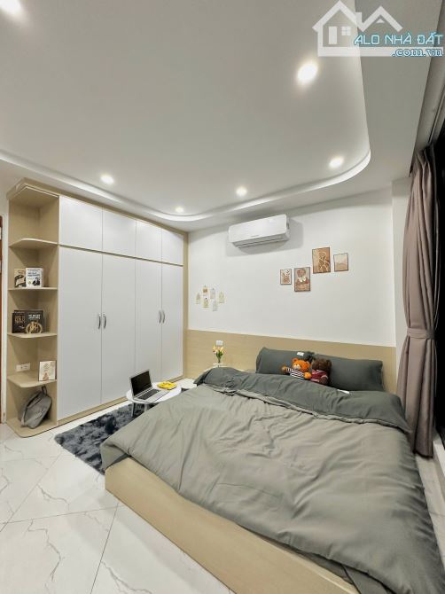 Toà CHDV Xuân Thuỷ, 105m2*8T, MT 10M, 36 phòng KK, sát phố, đủ GPXD/PCCC, dòng tiền 8%/năm - 2