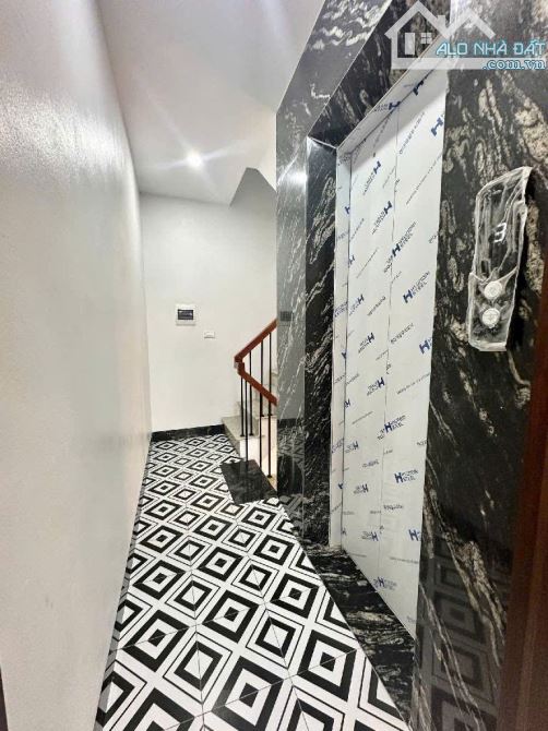 Khu Nhổn, Tu Hoàng 7 tỷ nhỉnh, 40m2 7 tầng thang máy sẵn công năng 5 ngủ gần ô tô, gầnQL32 - 2