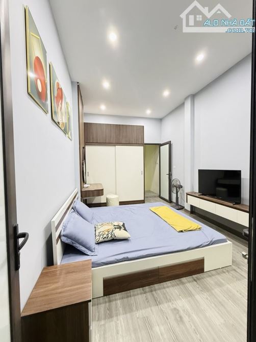 Nhỉnh 5 tỷ! Nhà đẹp ngõ Lệnh Cư, Khâm Thiên, Đống Đa 23m x 5 tầng mặt tiền 3.6m - 2