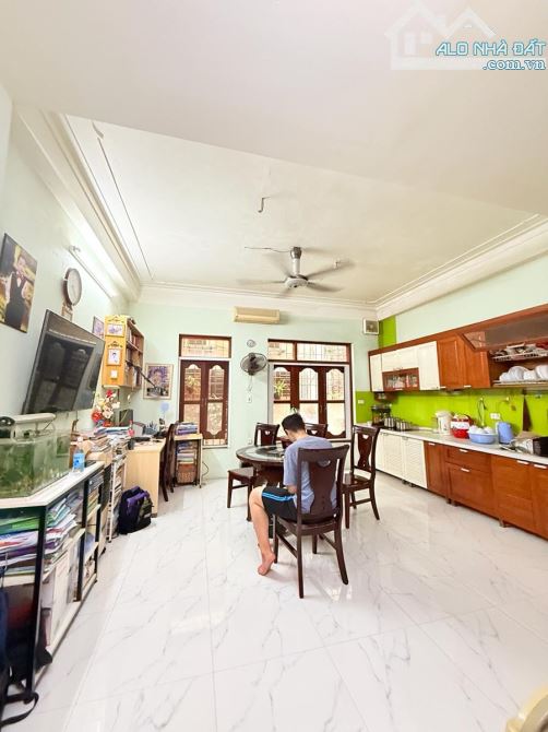 Bán nhà Trần Hưng Đạo, 45m2, 5 tầng, mặt tiền 5.2m, 30.5 tỷ, ngõ rộng thoáng, KD đỉnh - 2