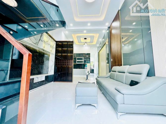 BÁN NHÀ 1 TRỆT 1 LẦU ĐẸP GIÁ TỐT – PHAN ĐĂNG LƯU, TP THỦ DẦU MỘT - 2