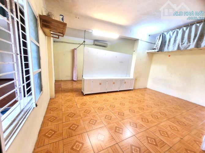BÁN NHÀ TẬP THỂ NGUYÊN BẢN – SỔ ĐỎ 43M² – DÙNG GẦN 75M² – GIÁ 3.4 TỶ - 2