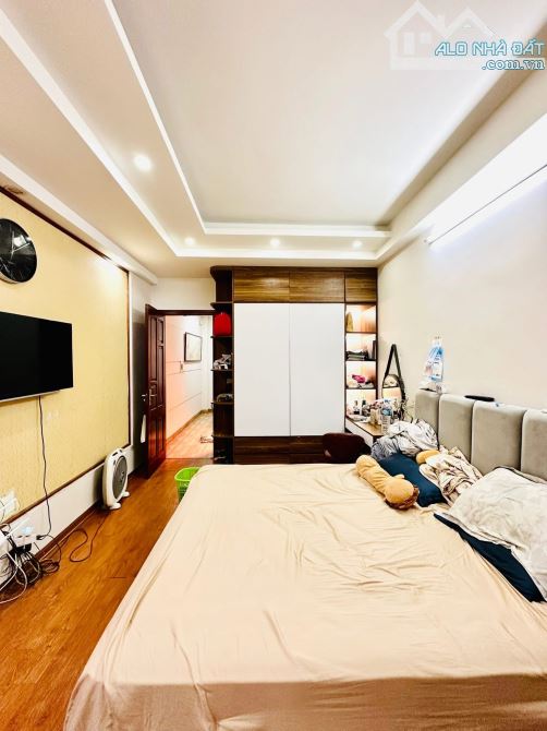NHÀ ĐẸP Ở LUÔN - NGÕ TO RỘNG THOÁNG, GẦN PHỐ TRẦN KHÁT   30 m -5 tầng -8,8 tỷ - 2