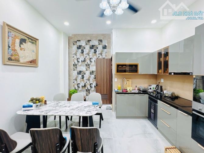 Bán rẻ nhà xinh 4 x 15m 1 trệt 2 lầu Huyền Quang Quận 1 TP.HCM - 2