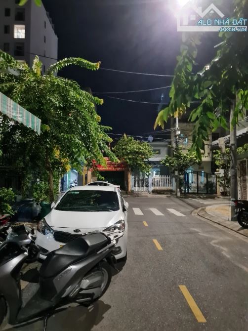 👇👇 BÁN ĐẤT TẶNG NHÀ - SÁT PHẠM VĂN ĐỒNG - CHỈ NHỈNH 10 TỶ - 2