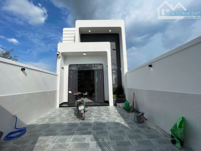 bán gấp nhà đẹp mới sổ hồng hoàn công hỗ trợ vay xã mỹ hạnh bắc đức hoà - 2