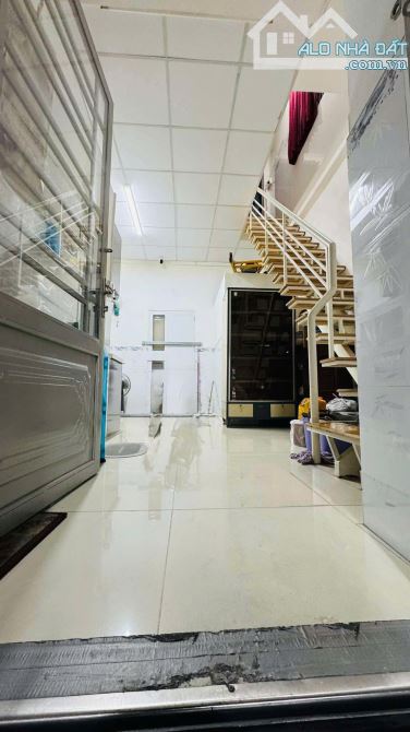 Phú Nhuận - Căn Gốc 3 Mặt Tiền Hẻm Xe Hơi - Kinh Doanh Đông Đúc - 53M - 12 TỶ - 2