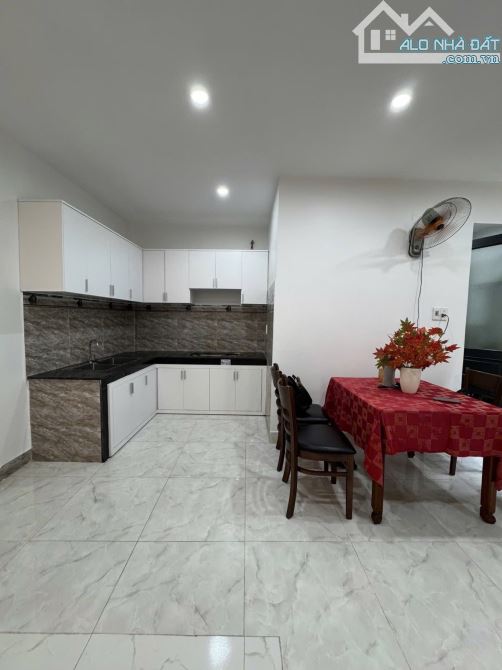 Nhà 3 tầng ngay trung tâm Hải Châu kiệt oto 4m gần phố đi bộ Bạch Đằng - 2