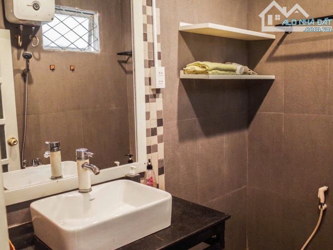 NHÀ CẤP 4 ĐƯỜNG RỘNG - OTO TRÁNH NHAU - NGAY TRUNG TÂM ĐƯỜNG NGÔ THÌ SỸ - RỘNG 70M2 - 2