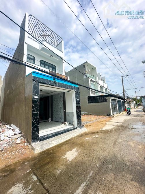 CHỦ GỞI BÁN NHÀ 1 TRỆT 1 LẦU (HOÀN CÔNG) NGAY CHỢ ĐỒN THUỘC P. BỬU HOÀ. GIÁ CHỈ 3,8 TỶ - 2