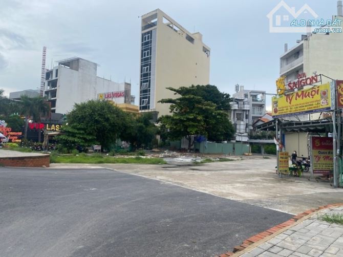 MẶT TIỀN ĐƯỜNG NGUYỄN VĂN LINH F TÂN THUẬN TÂY Q7 ĐƯỜNG 40M NHÀ 4 TẦNG 22.PHÒNG DT 5,2X33 - 2