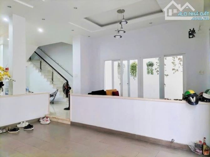 Bán nhà lô góc hẻm 8m Lạc Long Quân, gần CHợ Vải Tân Bình, 6,8x17,5m, 3 Tâng, 13,8 tỷ. - 2