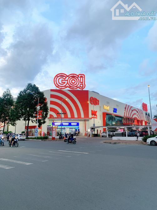 Bán nha 4 tầng Sát bigc go Dĩ An, 125m2, ngang khủng , chỉ 4 tỷ 9 - 2