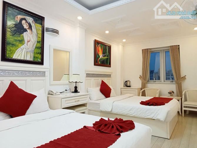 KHÁCH SẠN MẶT TIỀN ĐƯỜNG NGUYỄN TRÃI. P10. 193M2. 3 TẦNG. 13PKD. GIÁ 28 TỶ - 2