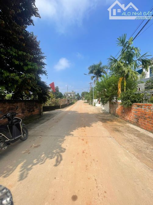Bán lô đất diện tích 207m2. Giá rẻ. Sổ đỏ pháp lý rõ ràng. Đường thông tứ phía - 2
