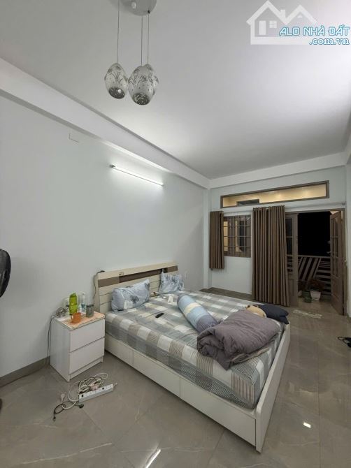 MẶT TIỀN VÍP QUẬN 3 - 5 TẦNG THANG MÁY - HẺM SAU THOÁNG - ĐANG CHO THUÊ 23TR/THÁNG - 2
