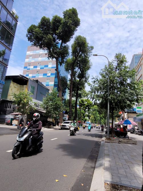Bán Tòa Nhà BUILDING Mạc Đĩnh Chi ,Q1 -9,5x22,5m- 10 tầng -HDT:400 triêu- Giá : 240 tỷ - 2
