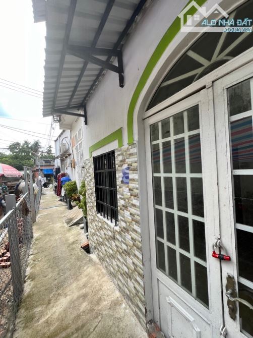 Bán nhà ngay Ngã tư Bình Phước, ngang 3.5m, sổ hồng riêng, giá mini 2.3 tỷ - 2