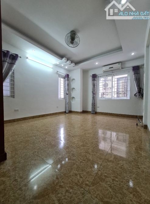 Bán nhà ngõ 173 Hoàng Hoa Thám quận  Ba Đình - Sổ 43m2 - 5 tầng - MT 5m - Ngõ 3M. - 2