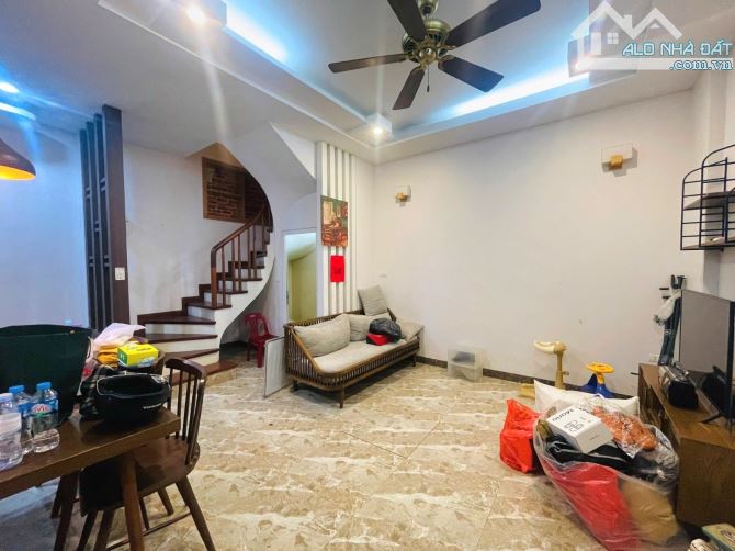 Bán nhà Trần Duy Hưng, Đẹp, Ở Ngay, DT 35m2 x 5 Tầng, MT 4,5m, Giá nhỉnh 9 tỷ - 2