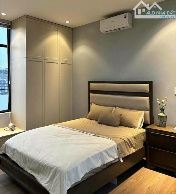 Bán nhà phố Hoàng Quốc Việt Nghĩa Tân, ô tô tránh, vỉa hè kinh doanh, 102m² giá 18 tỷ - 2