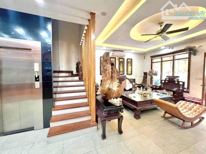 Chủ nhà đang rất gấp bán nhà ngõ 36 Nguyên Hồng – 63m², 5 Tầng, Ô Tô Đỗ Cổng – 19,5 Tỷ - 2