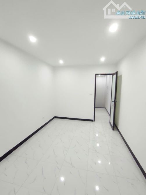 Nhà 4 tầng, không ngập, 30m2,sđcc, nhỉnh 4ty, ngõ số 18 Kim Giang, ngay Cầu Lủ. - 2