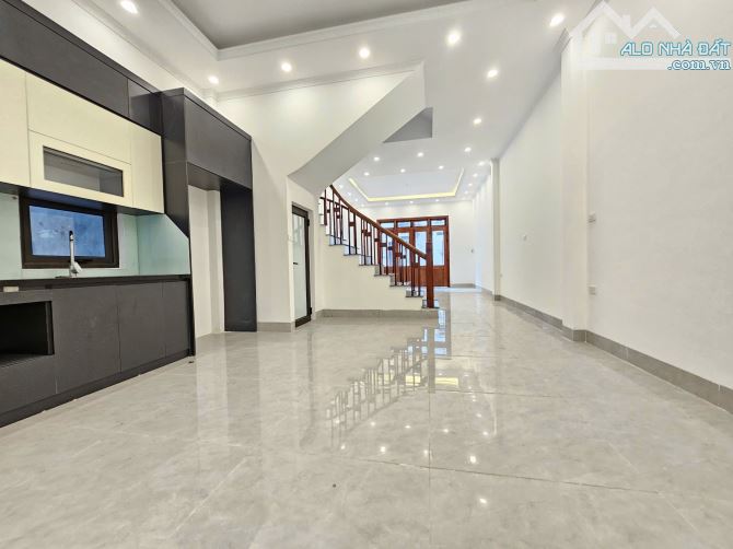Nhà mới 75m*4tầng*4ngủ*hơn 8tỷ. Giá rẻ nhất Long Biên, hàng xóm kđt vin nhiều tiện ích. - 2