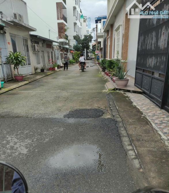 NHÀ CẠNH CHỢ PHÚ LÂM , HẺM XE HƠI THÔNG , 4 TẦNG ĐÚC KIÊN CỐ , CHỈ 7,78 TỎI . - 2